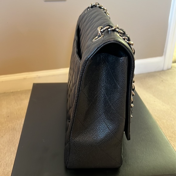 Chanel black classic single flap caviar maxi with silver hardware handbag - Picture 3 of 16